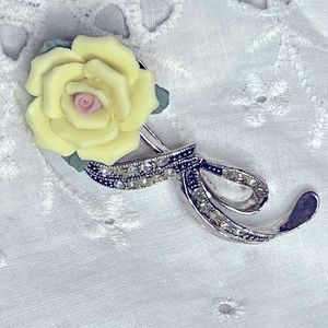 Vintage Avon Signed Yellow Rose Brooch Silver Tone Aurora Borealis Ribbon